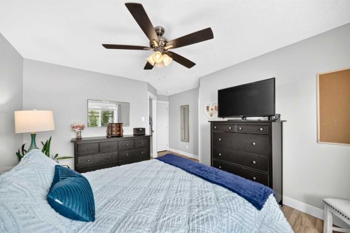 125 Ranch Rise, Strathmore, AB - Indoor Photo Showing Bedroom