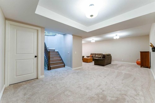 150 Oakbriar Close Sw, Calgary, AB 