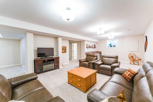150 Oakbriar Close Sw, Calgary, AB 