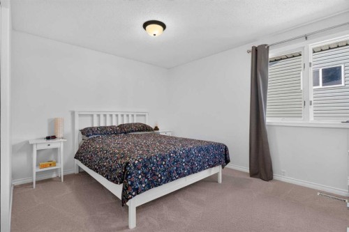 292 Silver Brook Way Nw, Calgary, AB - Indoor Photo Showing Bedroom