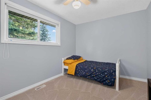 292 Silver Brook Way Nw, Calgary, AB - Indoor Photo Showing Bedroom