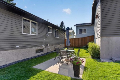 292 Silver Brook Way Nw, Calgary, AB - Outdoor With Exterior