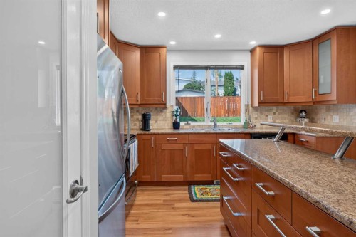 292 Silver Brook Way Nw, Calgary, AB - Indoor Photo Showing Kitchen With Double Sink