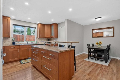 292 Silver Brook Way Nw, Calgary, AB - Indoor Photo Showing Kitchen