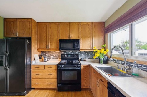 7304 5 Street Sw, Calgary, AB - Indoor Photo Showing Kitchen