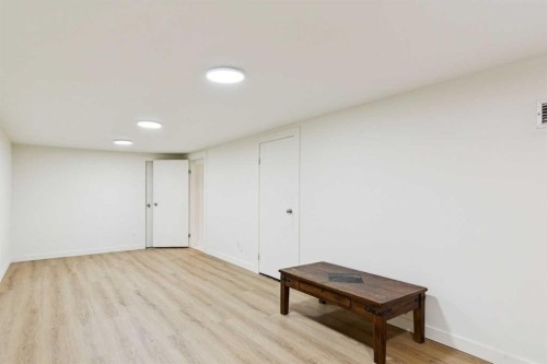 7304 5 Street Sw, Calgary, AB - Indoor