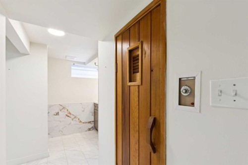7304 5 Street Sw, Calgary, AB - Indoor