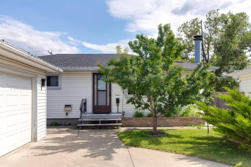 7304 5 Street Sw, Calgary, AB - Outdoor