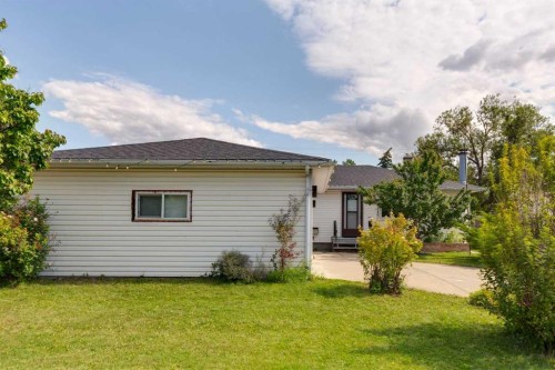 7304 5 Street Sw, Calgary, AB - Outdoor