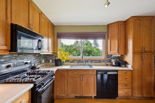 7304 5 Street Sw, Calgary, AB - Indoor Photo Showing Kitchen
