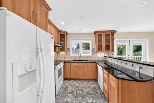 351 Cedarpark Drive Sw, Calgary, AB - Indoor Photo Showing Kitchen