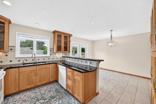 351 Cedarpark Drive Sw, Calgary, AB - Indoor Photo Showing Kitchen