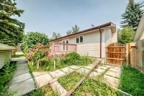 351 Cedarpark Drive Sw, Calgary, AB - Outdoor
