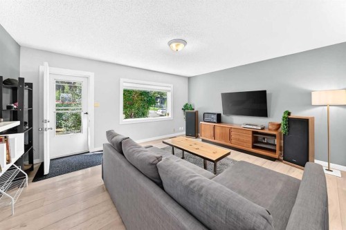 8512 33 Avenue Nw, Calgary, AB 