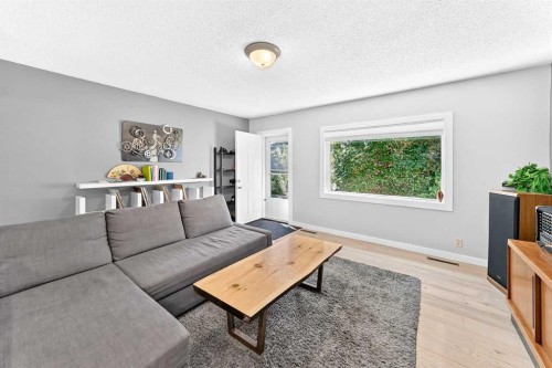 8512 33 Avenue Nw, Calgary, AB 