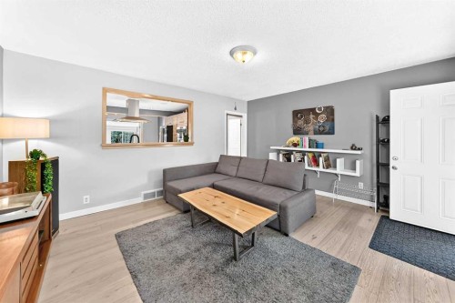 8512 33 Avenue Nw, Calgary, AB 