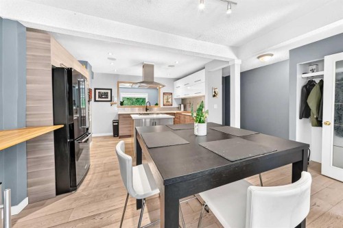 8512 33 Avenue Nw, Calgary, AB 