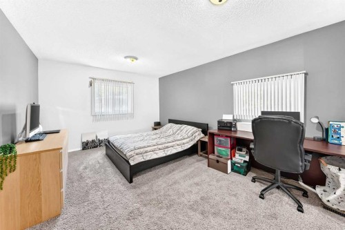 8512 33 Avenue Nw, Calgary, AB 