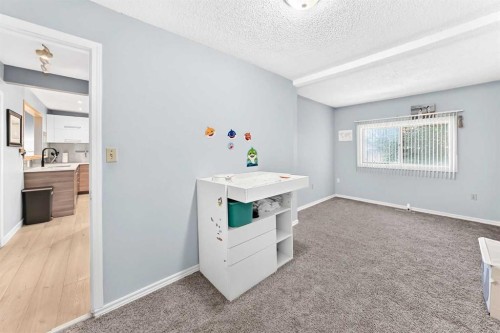 8512 33 Avenue Nw, Calgary, AB 