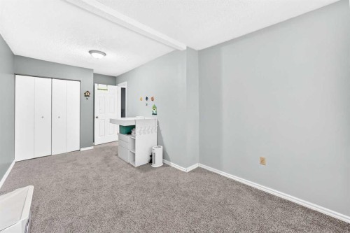 8512 33 Avenue Nw, Calgary, AB 