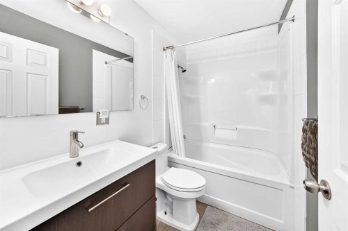 8512 33 Avenue Nw, Calgary, AB 
