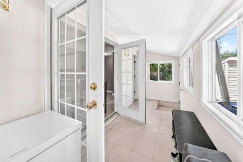 8512 33 Avenue Nw, Calgary, AB 