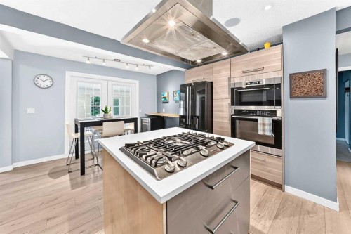 8512 33 Avenue Nw, Calgary, AB 