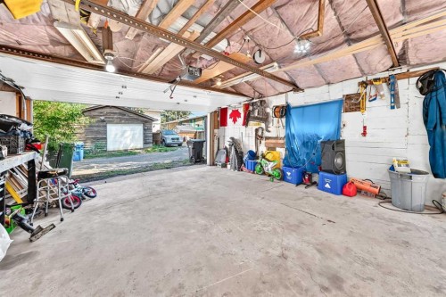 8512 33 Avenue Nw, Calgary, AB 