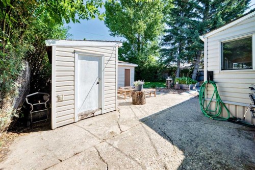 8512 33 Avenue Nw, Calgary, AB 