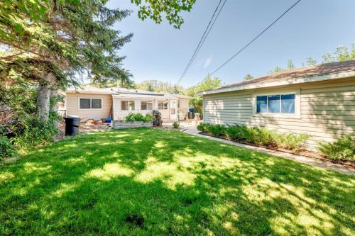 8512 33 Avenue Nw, Calgary, AB 