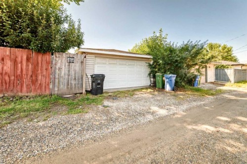 8512 33 Avenue Nw, Calgary, AB 