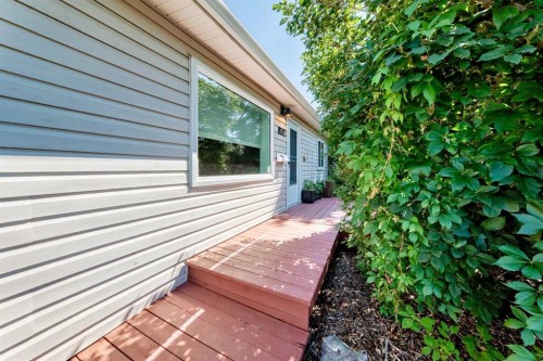 8512 33 Avenue Nw, Calgary, AB 