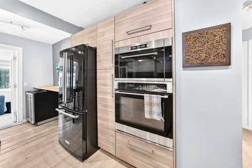 8512 33 Avenue Nw, Calgary, AB 