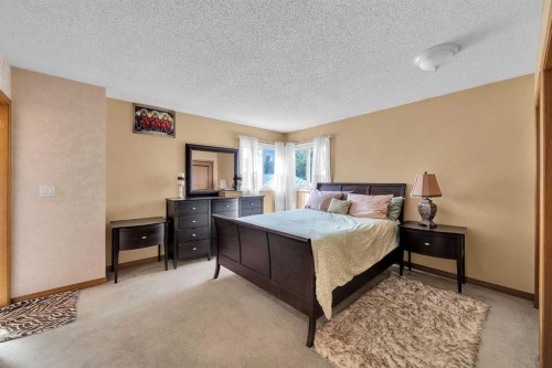 28 Macewan Meadow Link Nw, Calgary, AB - Indoor Photo Showing Bedroom