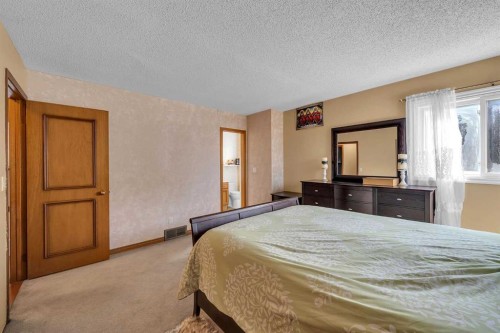 28 Macewan Meadow Link Nw, Calgary, AB - Indoor Photo Showing Bedroom