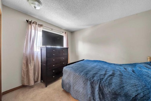 28 Macewan Meadow Link Nw, Calgary, AB - Indoor Photo Showing Bedroom