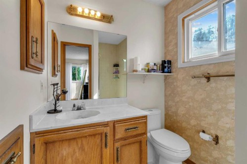 28 Macewan Meadow Link Nw, Calgary, AB - Indoor Photo Showing Bathroom