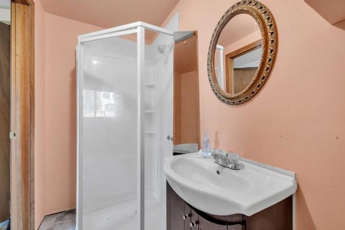 28 Macewan Meadow Link Nw, Calgary, AB - Indoor Photo Showing Bathroom