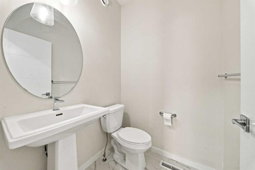 12 Corner Glen Row Ne, Calgary, AB 