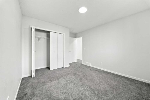 12 Corner Glen Row Ne, Calgary, AB 