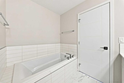 12 Corner Glen Row Ne, Calgary, AB 