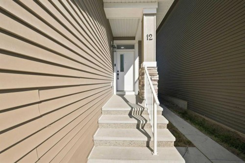 12 Corner Glen Row Ne, Calgary, AB 
