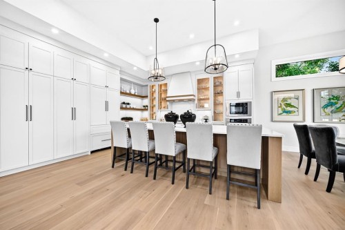 3743 36 Avenue Sw, Calgary, AB 