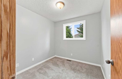 16 Harvest Glen Heights Ne, Calgary, AB 