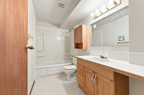 16 Harvest Glen Heights Ne, Calgary, AB 