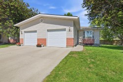 112 Dovista Court SE Calgary, AB T2B 3P4