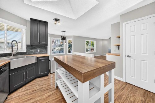 19 Valley Brook Circle Nw, Calgary, AB 