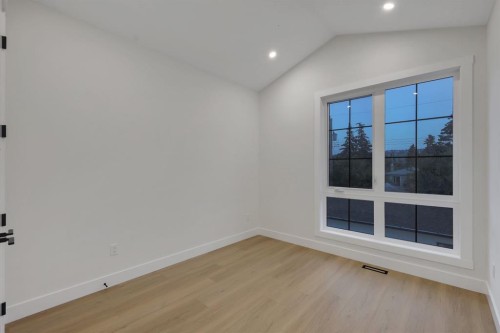 6429 33 Avenue Nw, Calgary, AB 