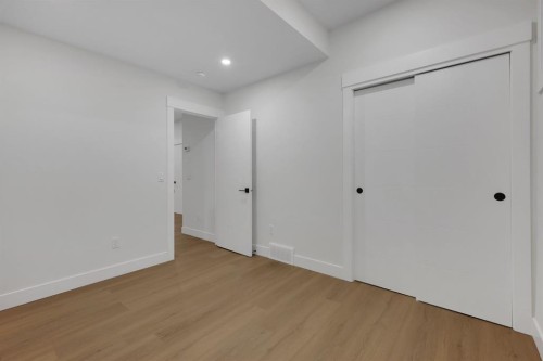 6429 33 Avenue Nw, Calgary, AB 