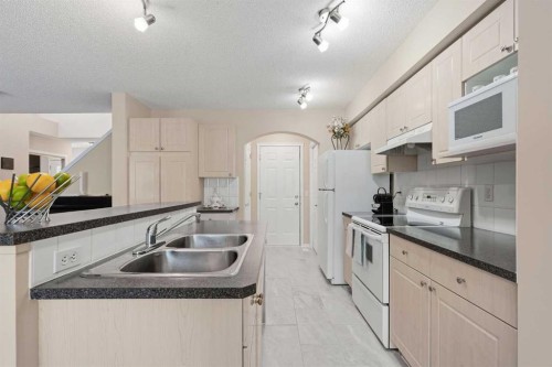 54 Cougar Ridge Bay Sw, Calgary, AB 